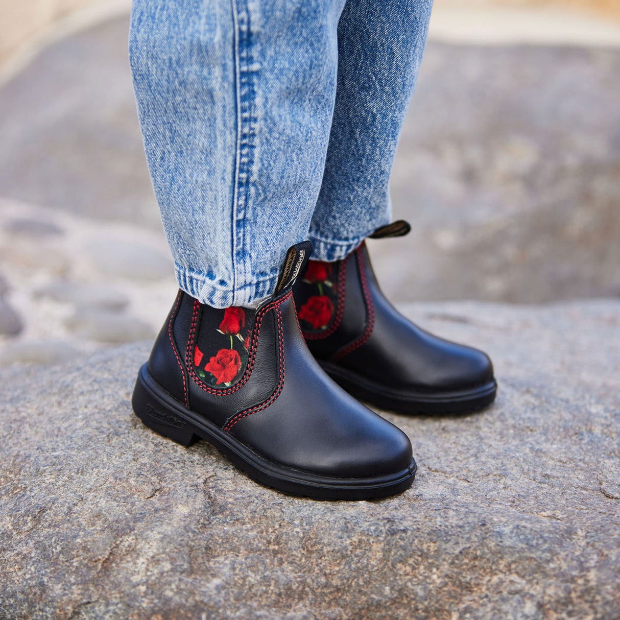 Blundstone 2252 - Kids Black with Red Rose Elastic